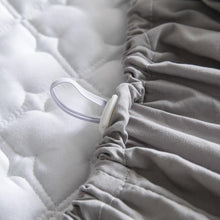 Load image into Gallery viewer, Hypoallergenic Waterproof Mattress Cover
