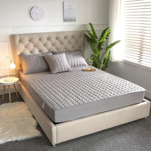 Load image into Gallery viewer, Hypoallergenic Waterproof Mattress Cover
