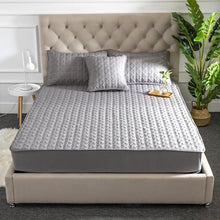 Load image into Gallery viewer, Hypoallergenic Waterproof Mattress Cover
